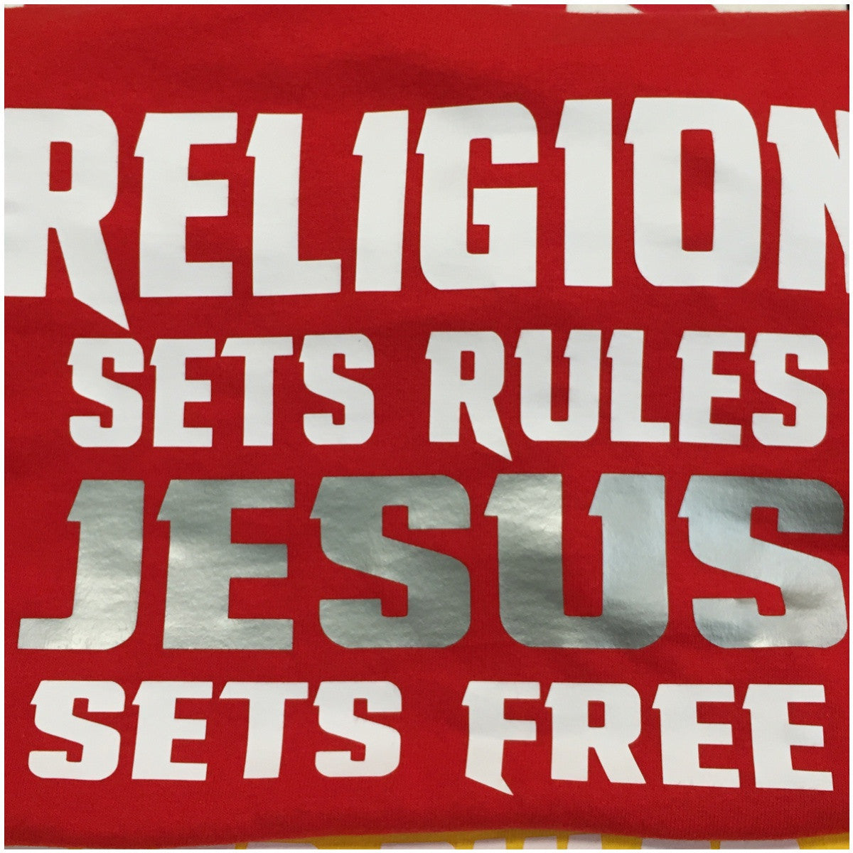 Faith - Jesus Sets Free red white & silver T-Shirt - 550strong